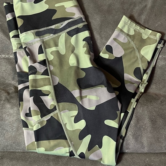 Green Camo Zyia leggings - Picture 5 of 5